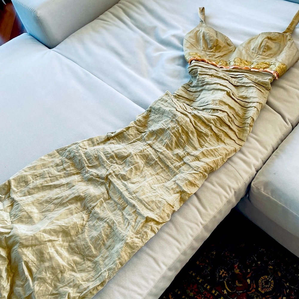 Beautiful Nicole Miller gown worn once to wedding